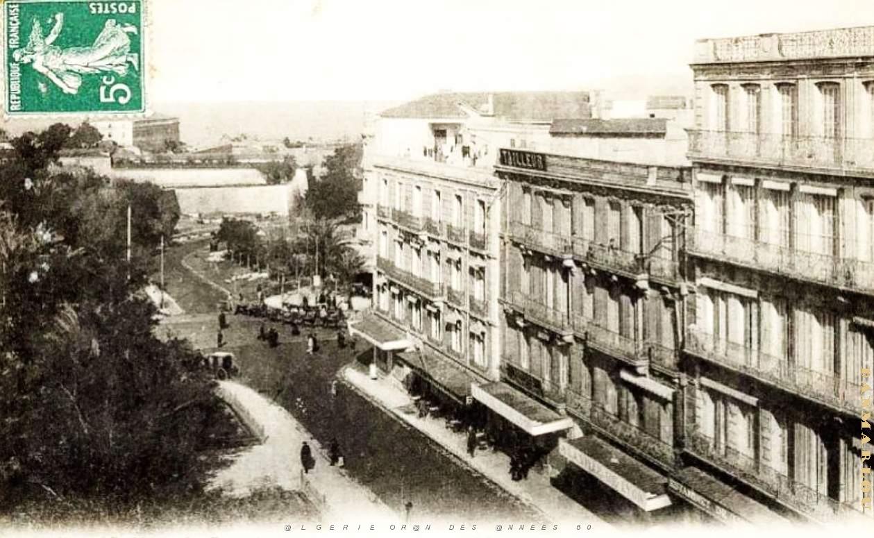 PA g- 04- Place d'armes  cote est.jpg